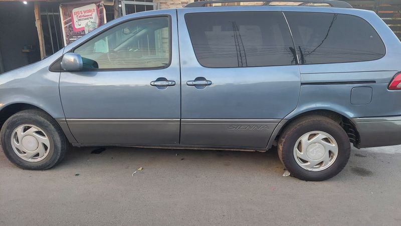 Thumbnail 14 of 2002 Toyota Sienna XLE
